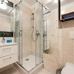 Metro Rondo Onz 2-bedroom By Bookinghost *
