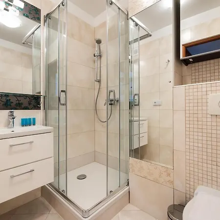 Metro Rondo Onz 2-bedroom By Bookinghost *