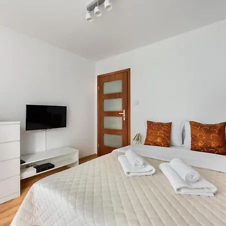 Metro Rondo Onz 2-bedroom By Bookinghost Apartment Warsaw