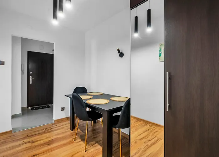 Metro Rondo Onz 2-bedroom By Bookinghost Varsó