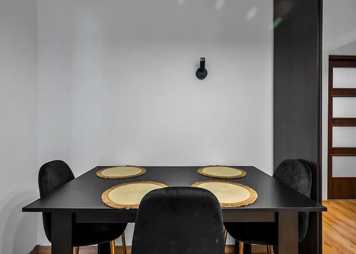 Metro Rondo Onz 2-bedroom By Bookinghost * Varsó